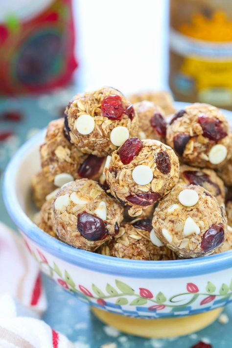 Cranberry White Chocolate Almond Butter Bites | Ruchiskitchen Cranberry Energy Bites, Cranberry Protein Bites, Cranberry Coconut Energy Balls, Cranberry White Chocolate Bars, Coffee Break Snacks, Busy Morning Breakfast, Cranberry Almond Energy Bites, Chocolate Protein Balls, Chocolate Raisins