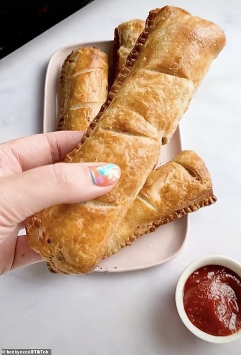 Woman makes delicious homemade Greggs sausage rolls in the air fryer | Daily Mail Online Air Fryer Sausage Rolls, Homemade Sausage Rolls, Sausage Rolls Recipe, Gluten Free Pastry, Best Sausage, Sausage Roll, Air Fry Recipes, Fry Recipes, Homemade Sausage