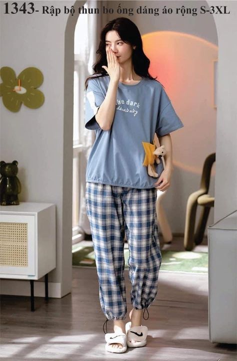 Female Pijama, Lounge Wear Aesthetic, Cozy Home Outfit, Sims Challenge, Skirt Streetwear, Preteen Fashion, Faux Calligraphy, Comfy Casual Outfits, Cute Sleepwear