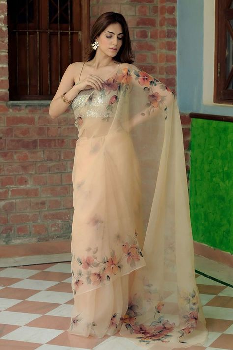 Hand Painted Saree, Painted Saree, Saree Painting Designs, Surbhi Jyoti, Saree Floral, Hand Painted Dress, Hand Painted Clothing, Hand Painted Sarees, Indian Saree Blouses Designs