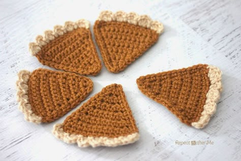 Crochet Pumpkin Pie, Pumpkin Bunting, Crochet Christmas Garland, Thanksgiving Crochet, Crochet Bunting, Crochet Appliques, Repeat Crafter Me, Single Crochet Decrease, Crochet Skull