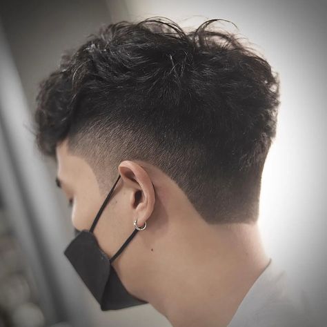 Men's Undercut Hairstyles - 30 New Undercut Styles Trending Curly Hair Undercut, Hair Types Men, Haircut Curly Hair, Undercut Hairstyle, Mens Haircuts Short Hair, Gents Hair Style, Men Haircut Curly Hair, Asian Haircut, Korean Short Hair