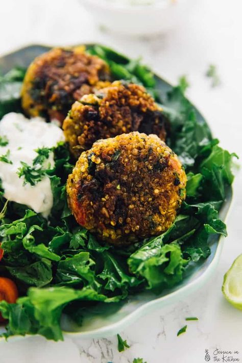 Jessica In The Kitchen, Quinoa Cakes, Quinoa Patties, Kale And Quinoa, Vegan Patties, Quinoa Cake, Crispy Quinoa, Glutenfree Recipe, Course Ideas