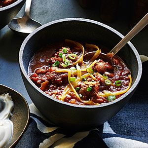 Bacon, fire-roasted tomatoes, and spicy smoked paprika give this easy-to-make chili recipe a deep, complex flavor. While it's great right after you make it, it's even better the next day. Serve with warm cornbread for a complete meal. Sunset Magazine Recipes, Bacon Chili Recipe, Magazine Recipe, Bacon Chili, Homemade Chili Recipe, Chili Ingredients, Beef Bacon, Sunset Magazine, Homemade Chili