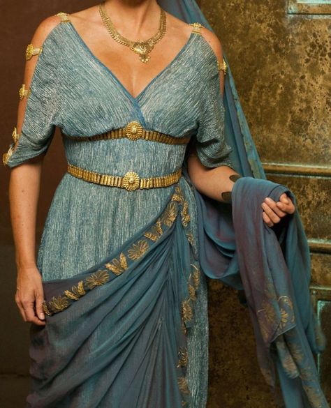 Ancient Greek Clothing, Roman Clothes, Roman Dress, Fantasy Dresses, Roman Fashion, Greek Clothing, Greek Fashion, Fantasy Dress, Historical Dresses