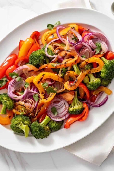 Vegetable stir fry close-up, vibrant broccoli, red and orange bell peppers, and onions sautéed in a glistening stir fry sauce. Holiday Party Recipes, Healthy Family Dinner, Quick Dinner Options, Vegetable Stir Fry Recipe, Homemade Stir Fry, Colorful Veggies, Cheap Food, Chinese Cooking Recipes, Colorful Dishes