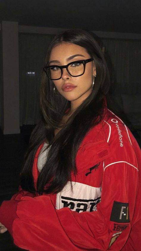 Madison Beer Makeup, Madison Beer Hair, Estilo Madison Beer, Madison Beer Style, Glasses Inspiration, Madison Beer Outfits, Beer Outfit, Mode Chanel, Grunge Look