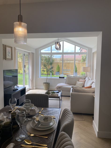 Kitchen Extension Dining Area, Orangery Dining Room Extension, Open Plan Kitchen Dining Conservatory, Extension Layout Ideas, Small Extension Ideas Rear, Knock Through Lounge Diner, Conservatory Upgrade, Small Side Return Extension, Dining Room Sitting Room Combo