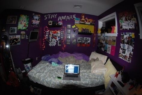 Punk Bedroom, Emo Room, Punk Room, 2000s Room, Grunge Bedroom, Scene Room, Future Room, Grunge Room, Room Goals