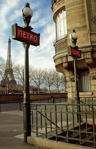 Metro Entrance, Paris Metro Sign, Paris Romance, Metro Paris, Paris Metro, Beautiful Paris, Paris Aesthetic, U Bahn, Paris Love