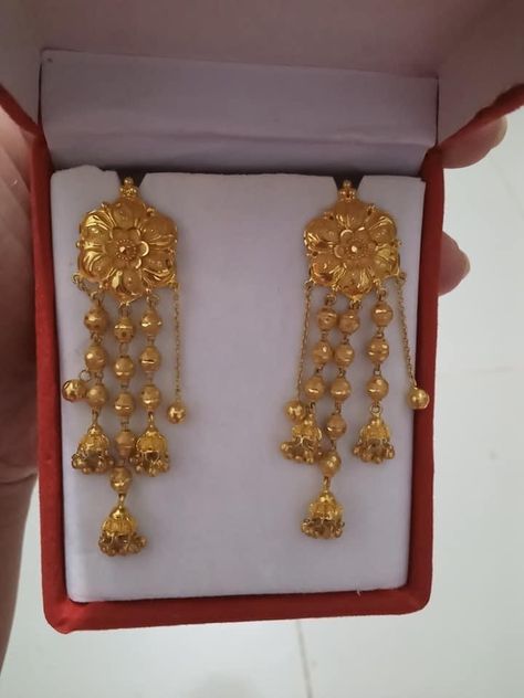 5 Gms Gold Earrings, Gold Earrings Designs For Wedding, Unique Gold Jewelry Designs, Gold Jewels Design, Gold Jewelry Outfits, Gold Earrings Models, Indian Bridal Jewelry Sets, Bridal Jewelry Vintage, Bridal Jewellery Design