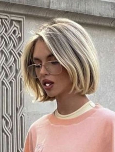 #BlondeHairGoals #BlondeTransformation #HairMakeover #BlondeBeauty #BlondeAmbition #HairInspo #BlondeBombshell #BlondeJourney #NewHairWhoDis #BlondeVibes #HairTransformation #BlondeLife #BlondeHighlights #BlondeObsessed #BlondeMagic Gigi Hadid Bob Hair, Dua Lipa Hair Short, Scandi Blonde Hair, Dua Lipa Hair, Short Hair Era, Blonde Short Bob, Summer Bob, Short Hair Dont Care, Blonde Hair Goals