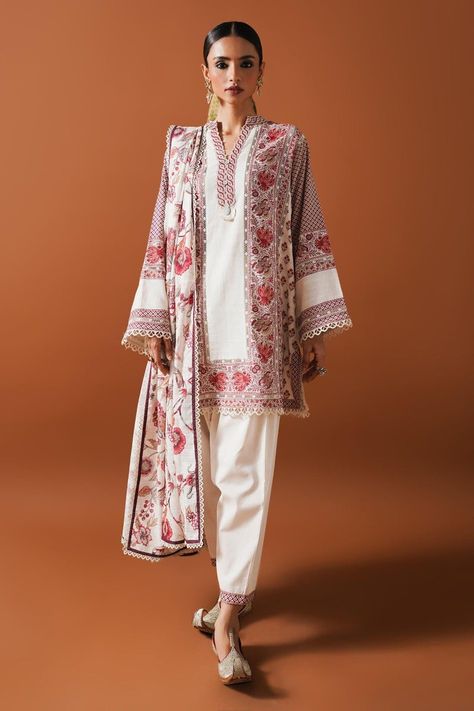 Order Online on https://www.thefashionstation.in Buy Now https://www.thefashionstation.in/product/sana-safinaz-mahay-winter-2023-13a/ Block Printed Suits, Classic Embroidery, Pakistani Suits Online, Traditional Suit, Embroidered Kurti, Indian Designer Suits, Sana Safinaz, Printed Dupatta, Indian Prints