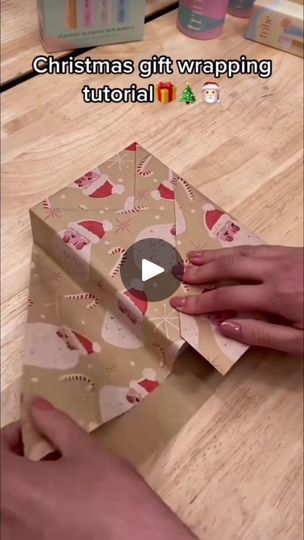 Simple Wrapping Ideas Xmas, How To Rap Christmas Gifts, How To Rap Christmas Presents, Christmas Gift Wrapping Tutorial, Nice Wrapping Ideas, How To Rap A Gift Wrapping Step By Step, How To Wrap Christmas Presents Tutorials, Christmas Present Packing Ideas, Wrapping Presents As Something Else