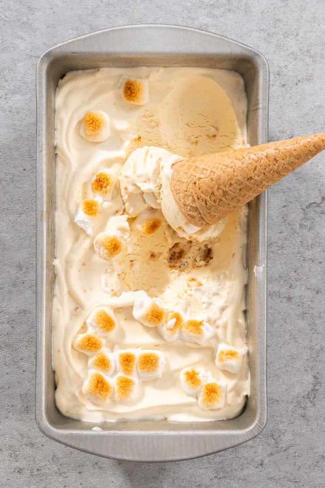 This toasted marshmallow ice cream is so simple and delicious! No-churn and sweet, you will want to make this ice cream recipe again and again! Marshmallow Ice Cream Recipe, Marshmallow Ice Cream, Making Whipped Cream, No Churn Ice Cream, Food Rules, Ice Cream Recipe, Toasted Marshmallow, Ice Cream Flavors, Cream Recipes