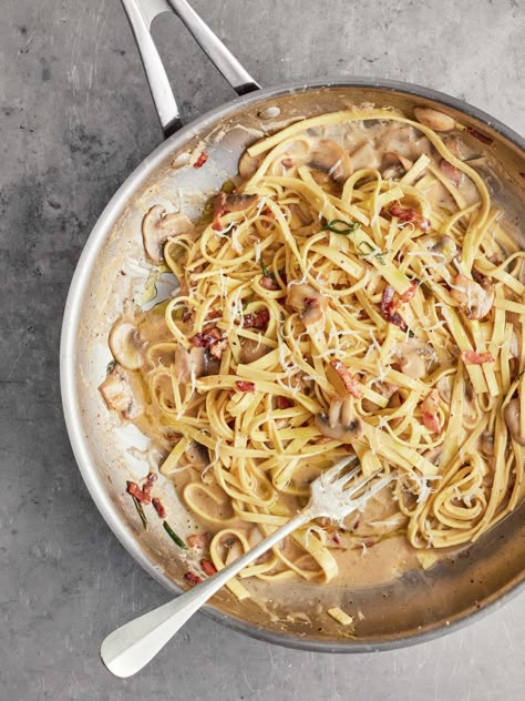 Easy Carbonara, Vegetarian Fish, Mushroom Carbonara, Easy Carbonara Recipe, Ottolenghi Recipes, One Pot Wonders, Carbonara Recipe, Jamie Oliver Recipes, Yotam Ottolenghi