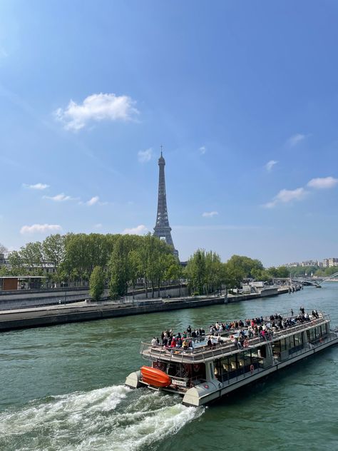 paris, eiffel tower, paris aesthetic, holiday, vacation, paris holiday, france, boat, boat tour, eiffel tower aesthetic, pretty paris Seine Boat Ride, Paris Boat Ride, Eiffel Tower Aesthetic, Luxury Bar Design, Tower Aesthetic, Paris Activities, France Vacation, Paris Holiday, Aesthetic Holiday