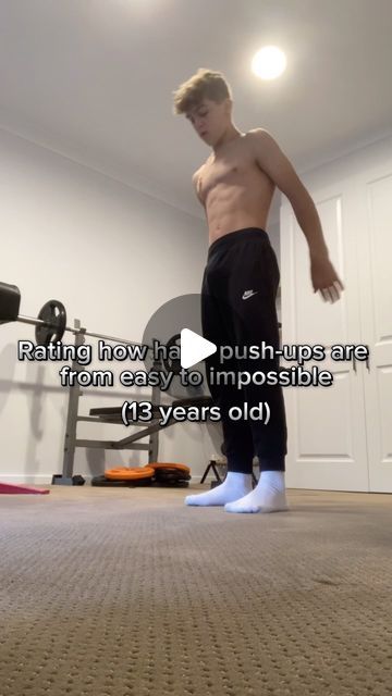 Handstand Pushup, Handstand Challenge, Old Bodybuilder, Workout Strength, Latest Workout, Push Up Workout, Push Up Challenge, Body Workout At Home, Workout Chart