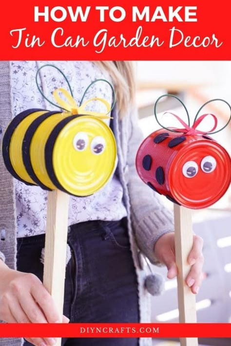 This upcycled tin can ladybug garden decoration is so cute and easy to make! Includes a bumble bee garden stake tutorial! Ladybug Garden, Tin Can Art, Aluminum Can Crafts, Ladybug Crafts, Tin Can Crafts, Bee Garden, Garden Crafts Diy, Aluminum Can, Garden Art Sculptures Diy