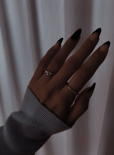 Black Nail Asthetic Pics, Nail Asthetic Pics, Nail Asthetic, Black Acrylic Nail Designs, Black Acrylic Nails, Almond Shape Nails, Classy Acrylic Nails, Dark Nails, Glam Nails