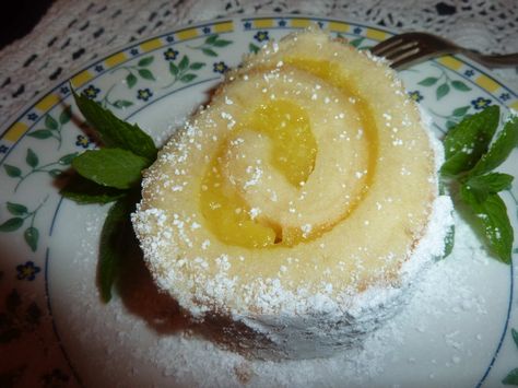 Lemon Jelly Roll Jelly Rolls Recipe, Log Cakes, Yummy Donuts, Jelly Roll Cake, Swiss Roll Cakes, Lemon Treats, Cake Rolls, Easy Bake Oven, Cake Roll Recipes