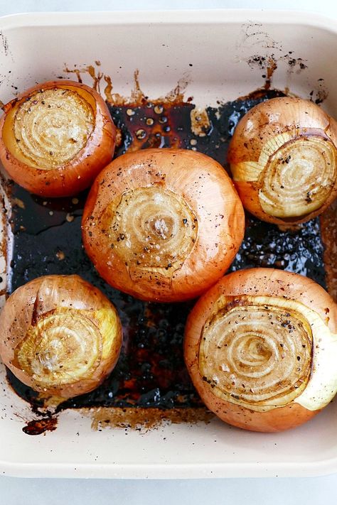 Whole Roasted Onions - these creamy, decadent onions are baked whole in the oven to perfection! They're an easy vegetarian side dish with only four simple ingredients: onions, olive oil, butter, and balsamic vinegar. Roasted Veggies Recipe, Maple Roasted Carrots, Vegetable Ideas, Summertime Food, Vegetarian Side Dish, Candied Carrots, Baked Onions, Olive Oil Butter, Roasted Onions