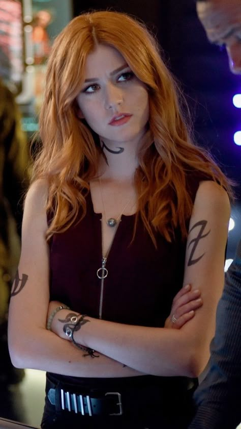 Clary Fray Outfit, Women Icon, Shadowhunters Series, Clary And Jace, Night School, Isabelle Lightwood, Clary Fray, Outfit Halloween, Hair Color Auburn