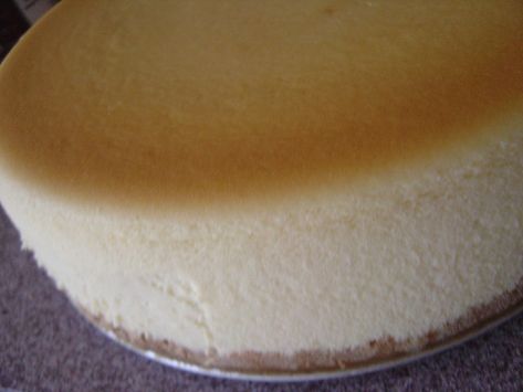 Tall and Creamy Cheesecake - Smells Like Home Classic New York Cheesecake, The Perfect Cheesecake, Perfect Cheesecake Recipe, Perfect Cheesecake, Plain Cheesecake, Apple Cheesecake, Sugar Apples, Best Cheesecake, Strawberry Topping