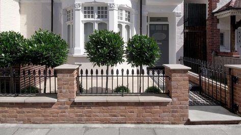 Terrace House Front Garden, Victorian Front Garden Ideas, Victorian Front Garden, Front Garden Ideas Driveway, Brick Wall Gardens, Terrace House Exterior, Garden Ideas Driveway, Garden Front Of House, Garden Railings