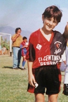 Messi Childhood Photos, Messi Childhood, King Messi, Young Messi, Messi Quotes, Messi Gif, Messi Poster, Fc Barcelona Wallpapers, Messi Videos