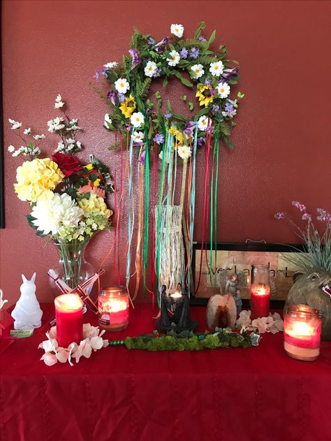 Beltane Altar Decoration, Beltane Alter, Beltane Decor, Beltane Decorations, Beltane Crafts, Beltane Ideas, Beltane Festival, Beltane Celebration, Beltane Altar