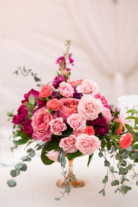 Shades Of Pink Wedding Centerpieces, Pinks And Berries Wedding, Deep Pink Wedding Flowers, Dark Pink Wedding Flowers, Magenta Wedding Flowers, Berry Pink Wedding, Magenta Wedding Decorations, Dark Pink Wedding, Pink Fall Wedding