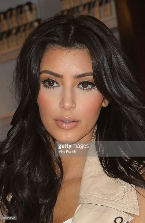 Kim Kardashian Kim Kardashian 2009, Kim Kardashian 2012, Chicana Makeup, Kim Kardashian 2000's, 90s Makeup Look, Kardashian Makeup, Kardashian Beauty, Kim Kardashian Makeup, Olive Skin