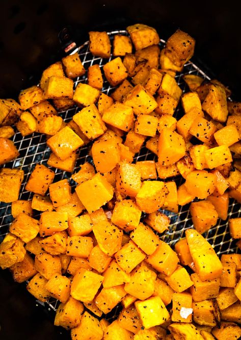 Air Fryer Butternut Squash Air Fryer Butternut Squash, Butternut Squash Cooking, Easy Healthy Side Dishes, Balsamic Vinegar Dressing, Homemade Salad Dressing Healthy, Healthy Holiday Treats, Df Recipes, Salad With Balsamic Dressing, Butternut Squash Salad