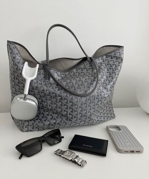 Rebag on Instagram: "Make your lists, check them twice, + then enjoy 10% off everything with code HEROES at checkout 🖤 📸: @local.tellurians #Rebag #bagoftheday" Grey Bags Outfit, Grey Goyard Bag, Goyard Tote Grey, Goyard Bag Aesthetic, Goyard Outfit, Goyard Bag Outfit, Grey Goyard, Goyard Aesthetic, Goyard Tote Outfit