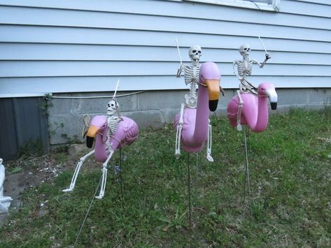 Halloween Lawn Decorations, Lawn Flamingos, Halloween Lawn, Halloween Yard Decorations, Halloween Yard, Lawn Decor, Halloween Props, Outdoor Halloween, Halloween Outdoor Decorations