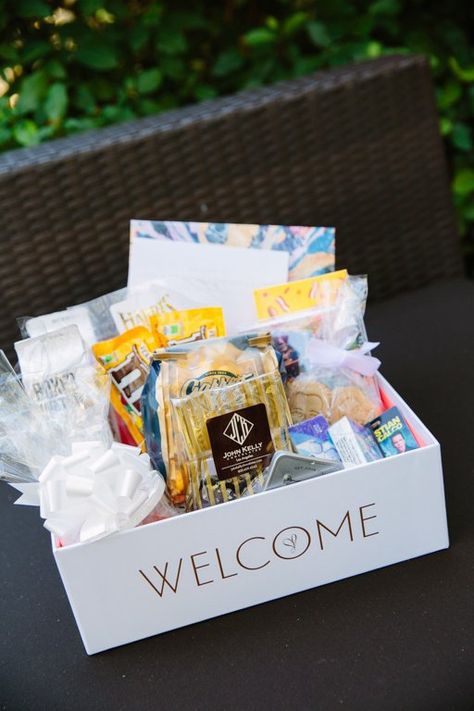 Guest Welcome Baskets, Guest Basket, Best Wedding Websites, Host Tips, Wedding Guest Bags, Welcome Basket, Welcome Baskets, Wedding Welcome Gifts, Welcome Bag