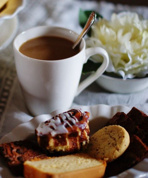 Host a Coffee Get-Together - a southern discourse How To Host A Coffee Party, Coffee Hour Ideas, Coffee Bar Party, Southern Discourse, Breakfast Meeting, Fresh Apple Cake, Monday Coffee, Coffee Meeting, Be Friendly