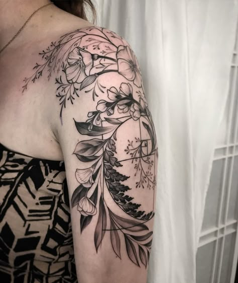 Fibonacci sequence with poppies for Sarah  Her first tattoo also . . . . . . . . #botanicaltattoo #floraltattoo #flowertattoo… Past Life Tattoo, Fibonacci Flower, Fibonacci Spiral Tattoo, Golden Ratio Tattoo, Sorry Mom Tattoo, Fibonacci Tattoo, Flower Of Life Tattoo, Inspo Tattoo, Spiral Tattoos