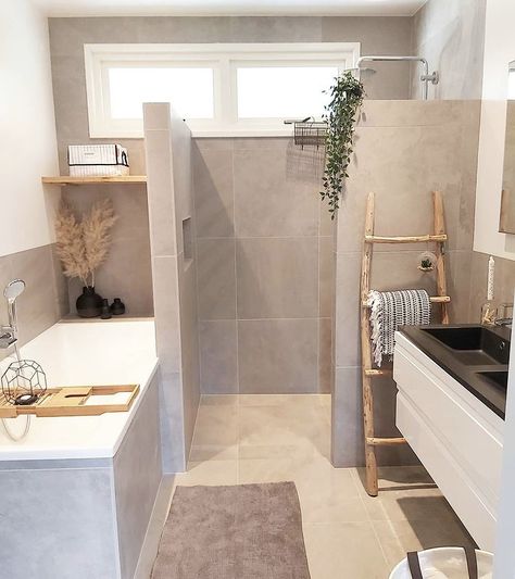 Drømme Bad, Small Bathroom Renovations, Small Bathroom Makeover, Modern Farmhouse Bathroom, Bathroom Remodel Shower, Bathroom Inspiration Decor, Bathroom Layout, Bathroom Renos, House Bathroom