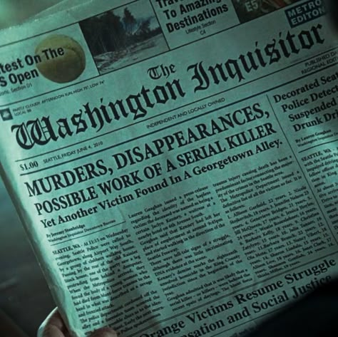 Newspaper Icon, Elisabeth Swan, Vampire Werewolf, The Twilight Saga Eclipse, Bella Swan Twilight, Werewolf Aesthetic, Twilight Aesthetic, Twilight Photos, Twilight Book