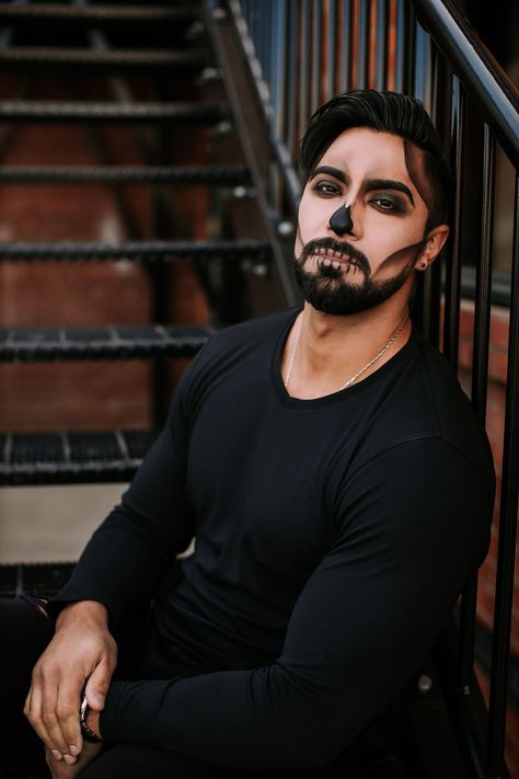 Easy Day Of The Dead Makeup Diy Men, Skull Makeup Men With Beard, Sugar Skull Makeup Easy Men, Skeleton Makeup Men Beard, Easy Skeleton Makeup Men, Skull Makeup With Beard, Halloween Makeup Mann, Easy Skull Makeup Men, Skull Makeup Beard