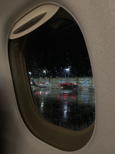 airplane window at night airplane dark mode dark aesthetic airplane aesthetic airport aesthetic rain aesthetic traveling travel pictures Plane Landing At Night, Airport Aesthetic Winter, Night Flight Window, Airport At Night Aesthetic, Future Flight Attendant Aesthetic, Airport Aesthetic Night, Airplane Aesthetic Night, Night Flight Aesthetic, Airplane At Night