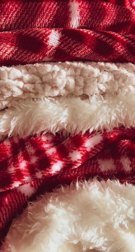 Cozy Christmas Widgets, Cozy Christmas Aesthetic Wallpaper Ipad, Christmas Blankets Aesthetic, Christmas Blanket Aesthetic, Red Christmas Aesthetic Wallpaper, Red Winter Aesthetic, Red Aesthetic Christmas, Christmas Aesthetic Red, Red Christmas Aesthetic