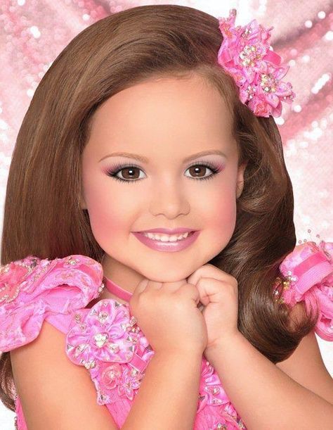 T photos glitz - toddlers-and-tiaras Photo Glitz Pageant Photos, Pageant Hairstyles, Pageant Mom, Pro Pic, Pageant Headshots, Glitz Pageant, Toddlers And Tiaras, Pageant Hair, Pageant Girls