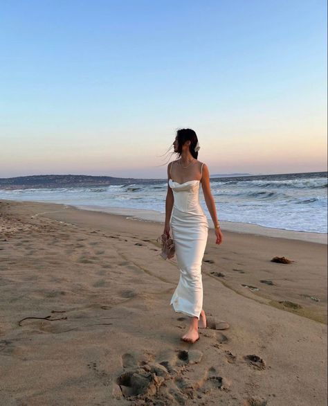 Princessy Dresses, Satin Sleeves, Solo Dress, Beach Pic, White Spaghetti Strap, Birthday Shoot, Fashionable Clothes, Long Evening Gowns, Europe Summer