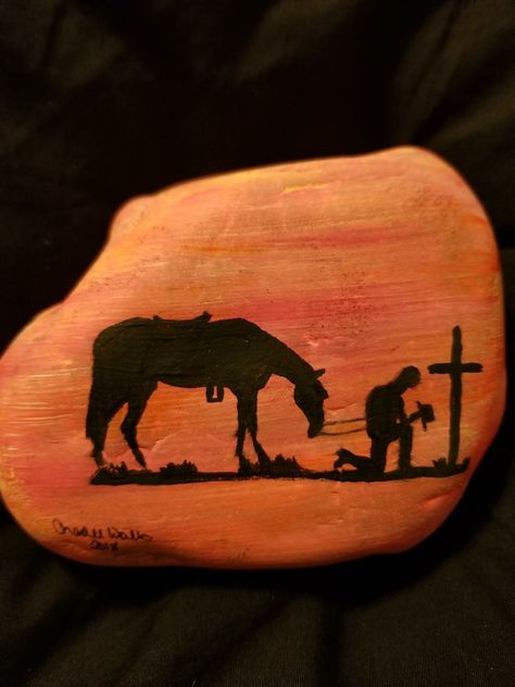 Praying cowboy with horse rock Horse Rock Painting Ideas, Western Painted Rocks, Horse Rock Painting, Cowboy With Horse, Rock Creations, Ladybug Rocks, Horse Cartoon, Indian Horses, Inspirational Rocks