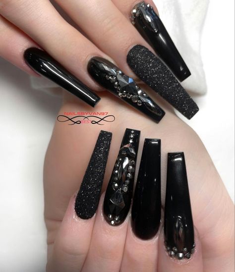 Long Black Nails, Black Acrylic Nail Designs, Grad Nails, Baddie Black, Wedding Nails Ideas, Nail Spring, Quinceanera Nails, Nail Black, Silver Nail Designs