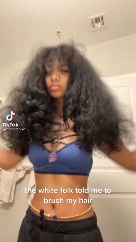 Sza Aesthetic Wallpaper Desktop, Sza Hair Curls, Aesthetic Sza Photos, Sza Butterfly In Hair, Sza Aesthetic Curly Hair, Curly Bangs, Black Glamour, Cute Birthday Outfits, Black Queens