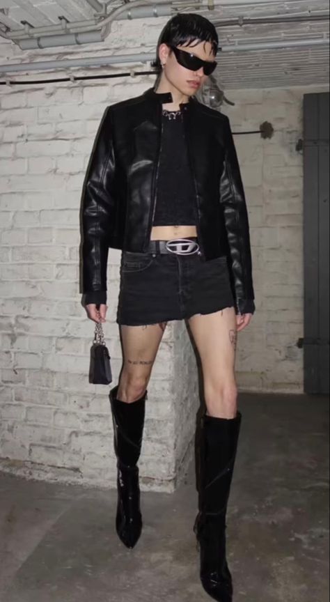 Berghain Outfit Women, Berlin Techno Outfit, Techno Goth, Ironic Fashion, Guys In Skirts, Techno Outfit, All Black Fashion, Rave Fashion, Androgynous Fashion